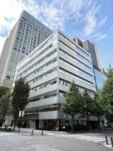 蚕糸会館の外観