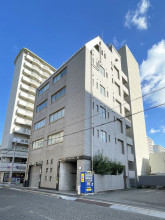 インテリアビルの外観