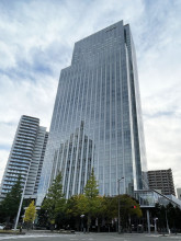 仙台トラストタワーの外観