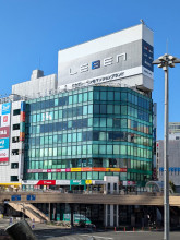 HUMOS5ビルの外観