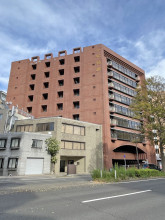 小松物産ビルの外観