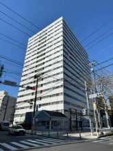 横浜西口KNビルの外観