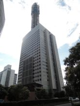 横浜メディアタワーの外観