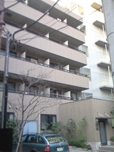 フラット21ビルの外観