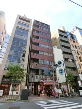 赤レンガ通りビルの外観