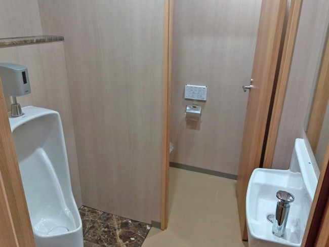 男性用トイレ（7階）