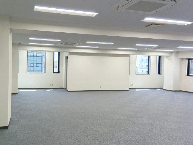 明るいオフィス空間