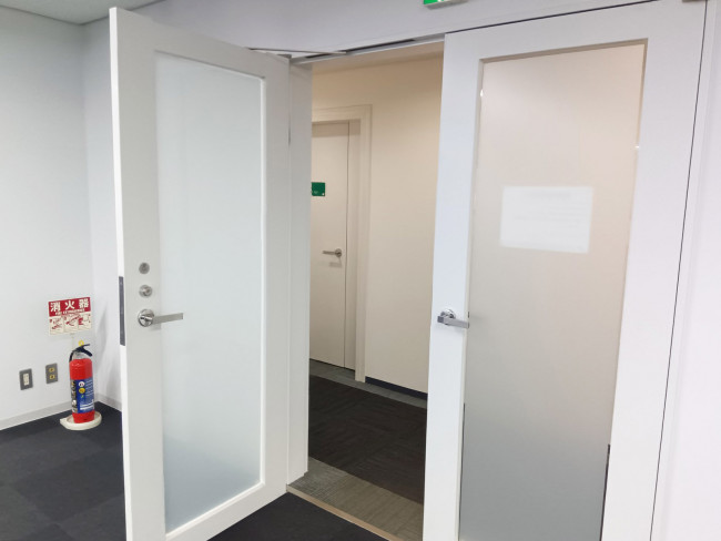 貸室奥側から見た室内