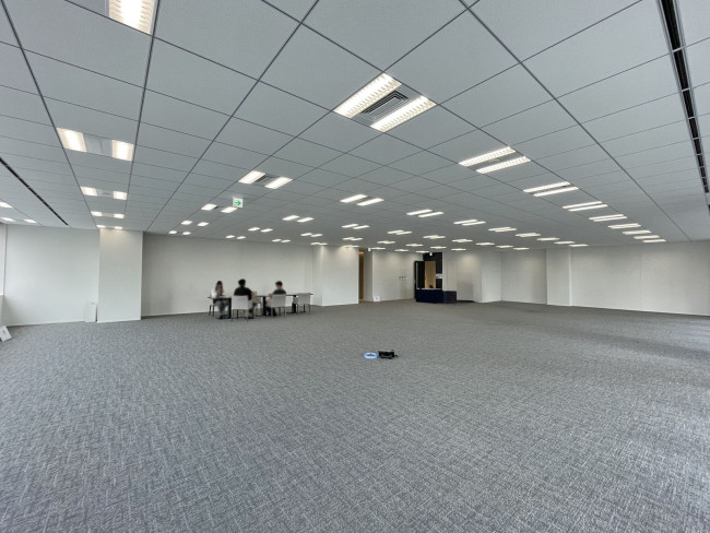 貸室奥側から見た室内