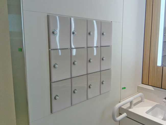 女性トイレ収納棚