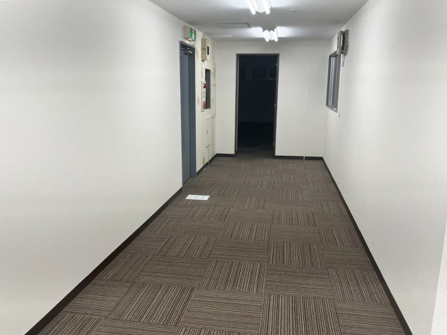 出入口前のスペース