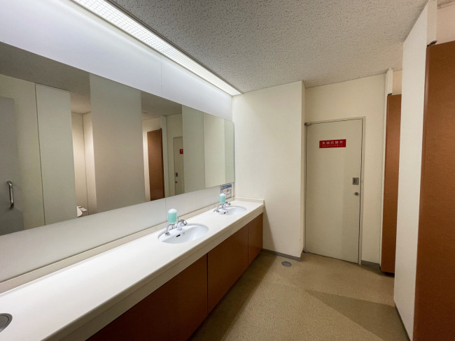 女性用トイレ全体の様子(個室2室)