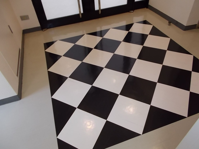エレベーターホールの床デザイン