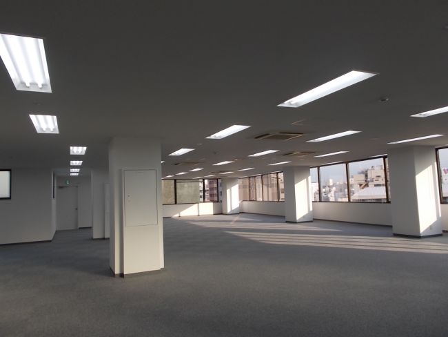 2面採光のオフィス空間