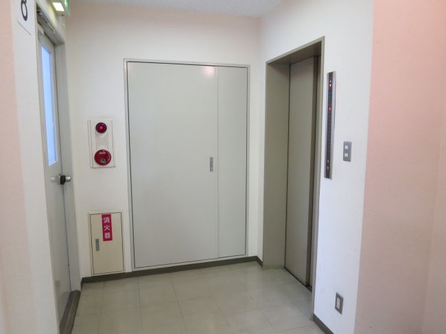 オフィスフロアのエレベーター