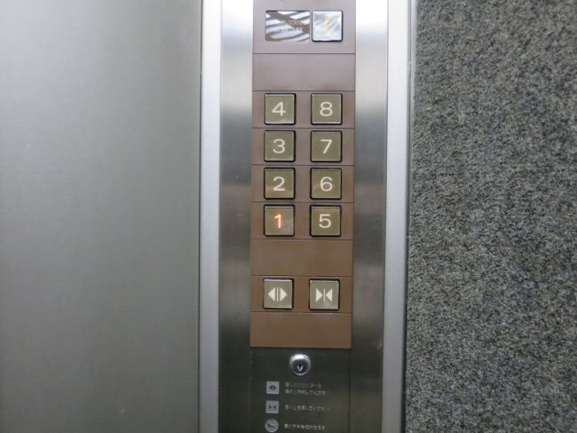エレベーター内部の様子