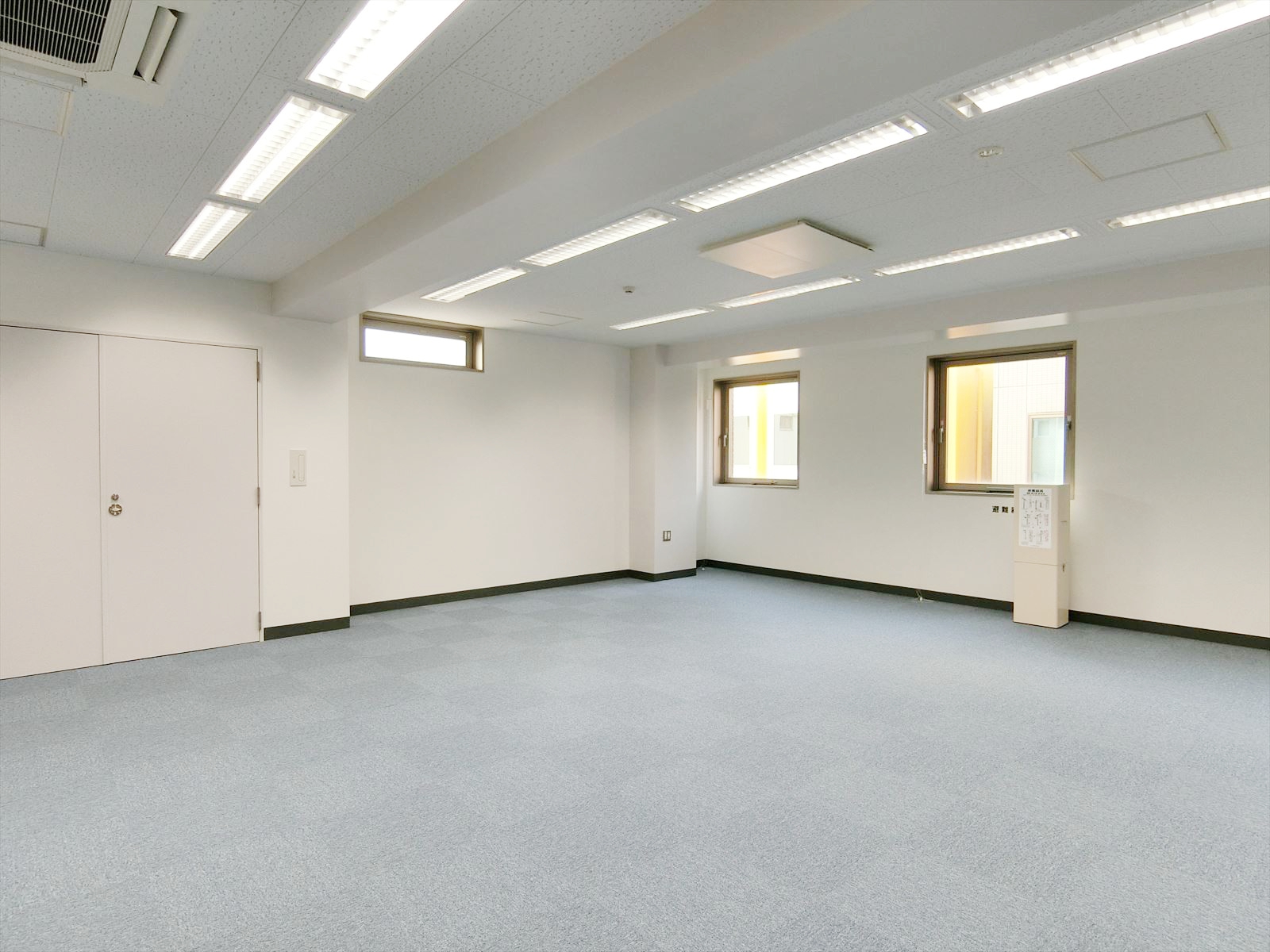 オフィス室内参考画像