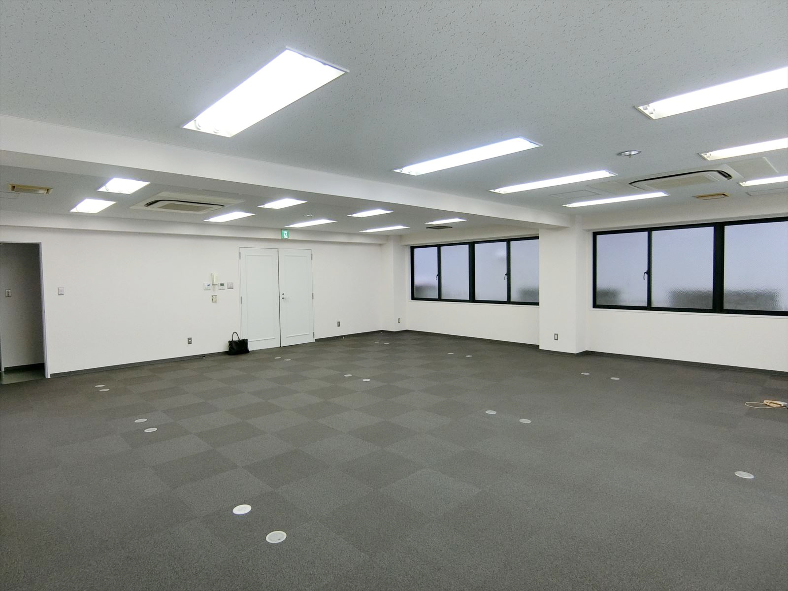 貸室奥から見た様子