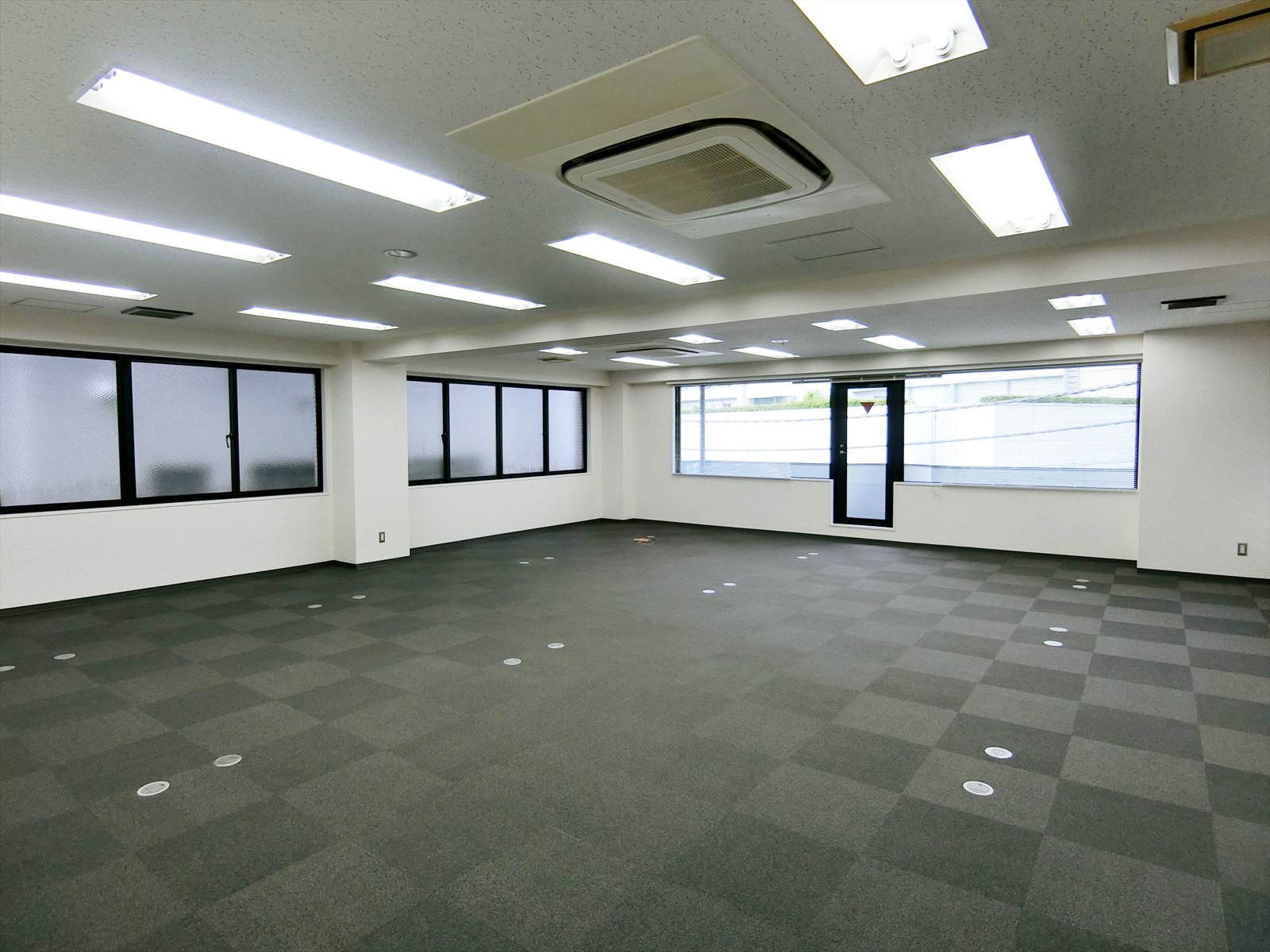 オフィス室内参考画像