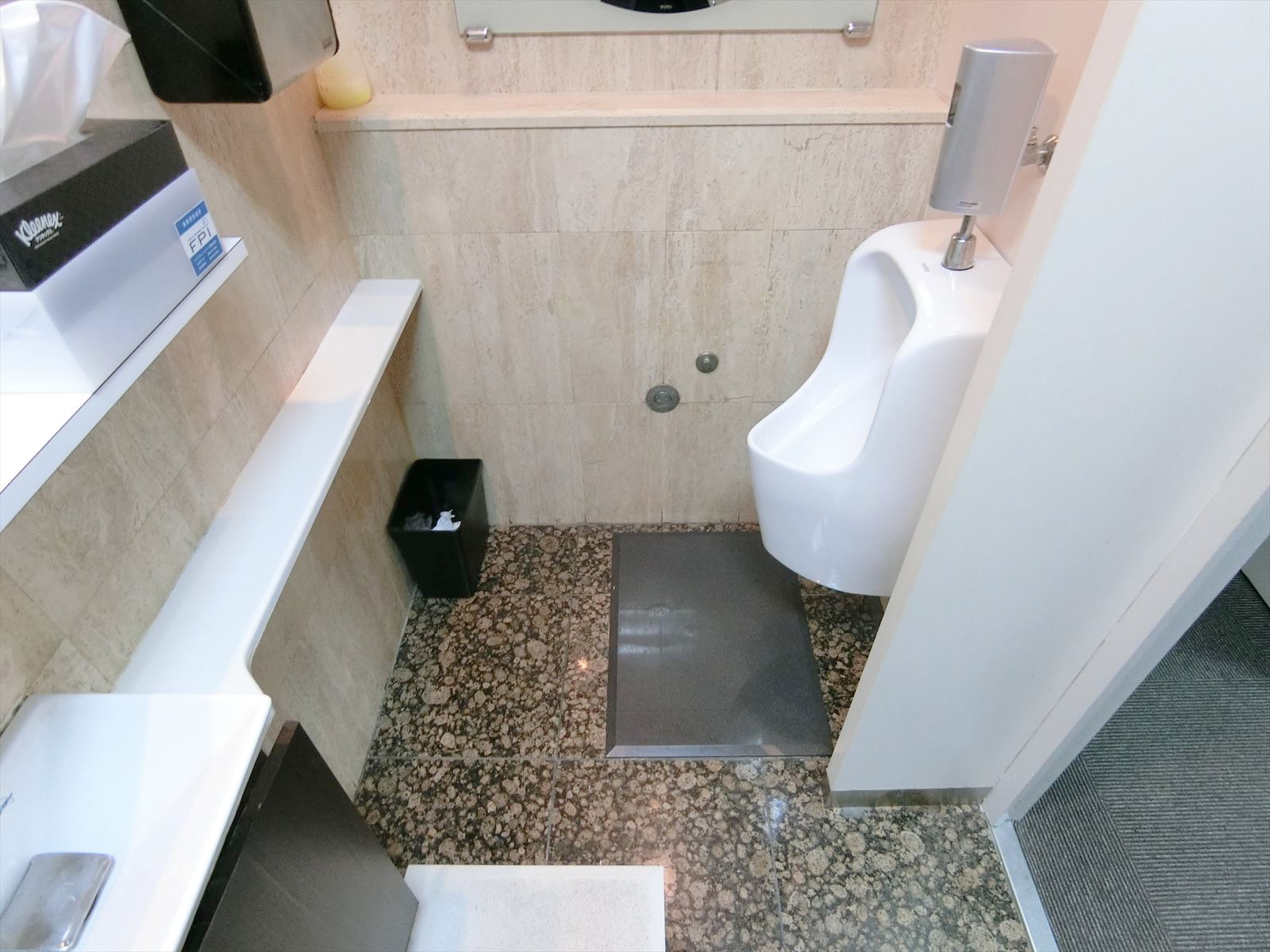 男性用トイレ