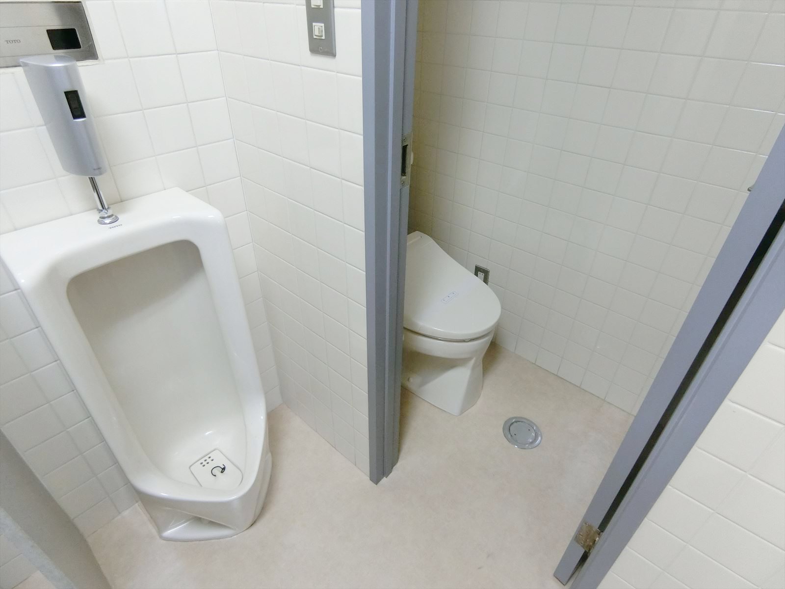 男性用トイレ