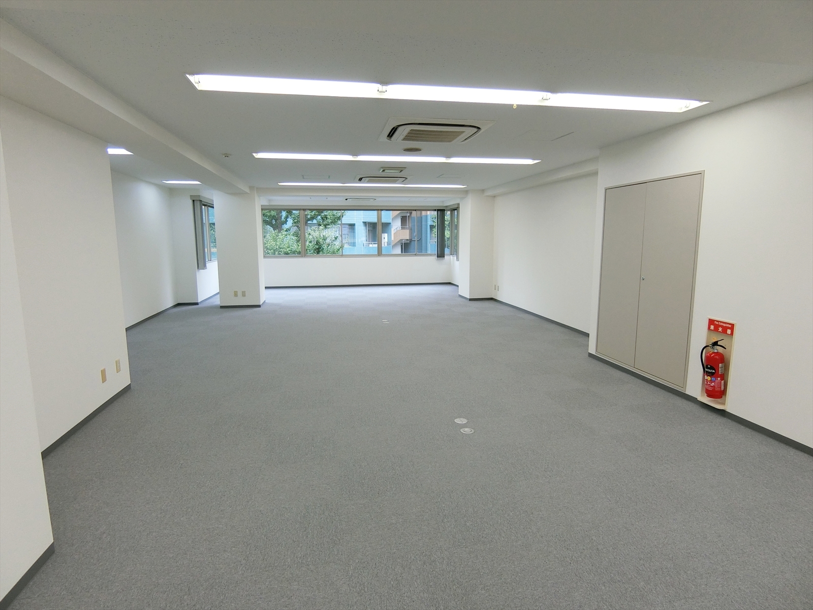 別階オフィス室内参考画像