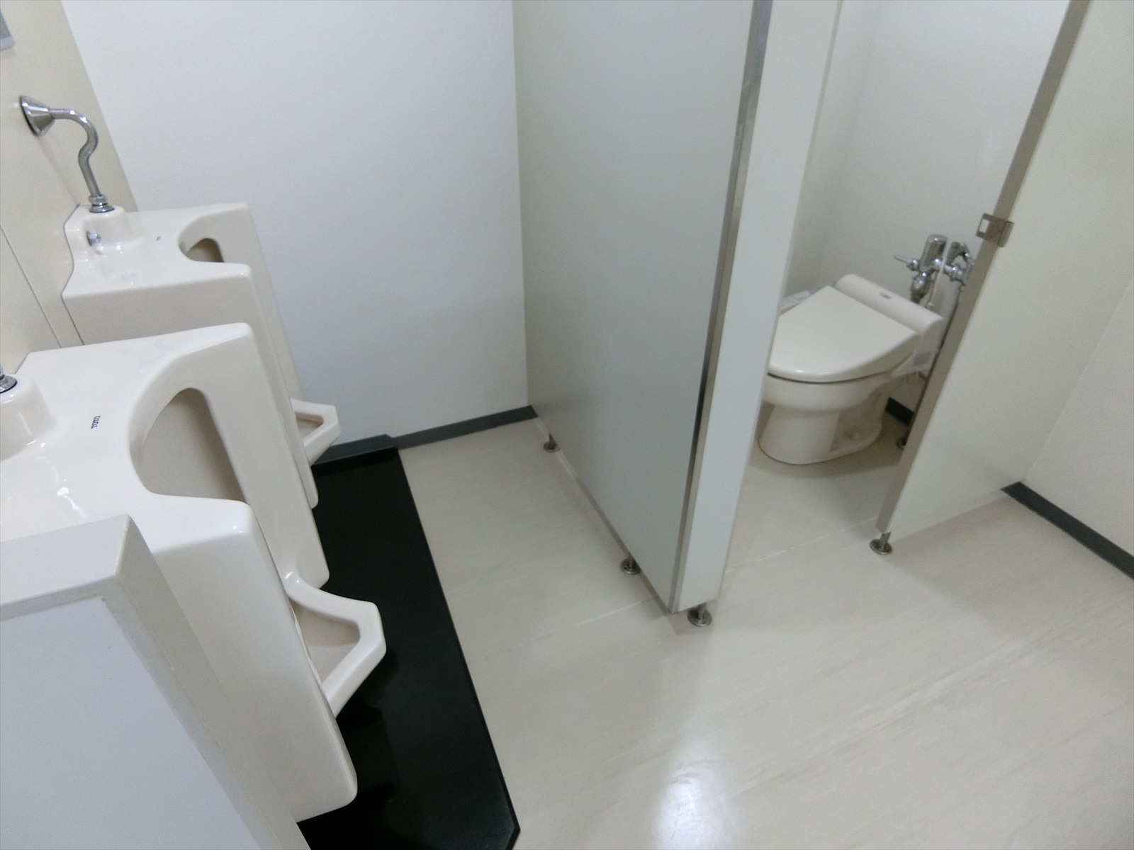 男性用トイレ