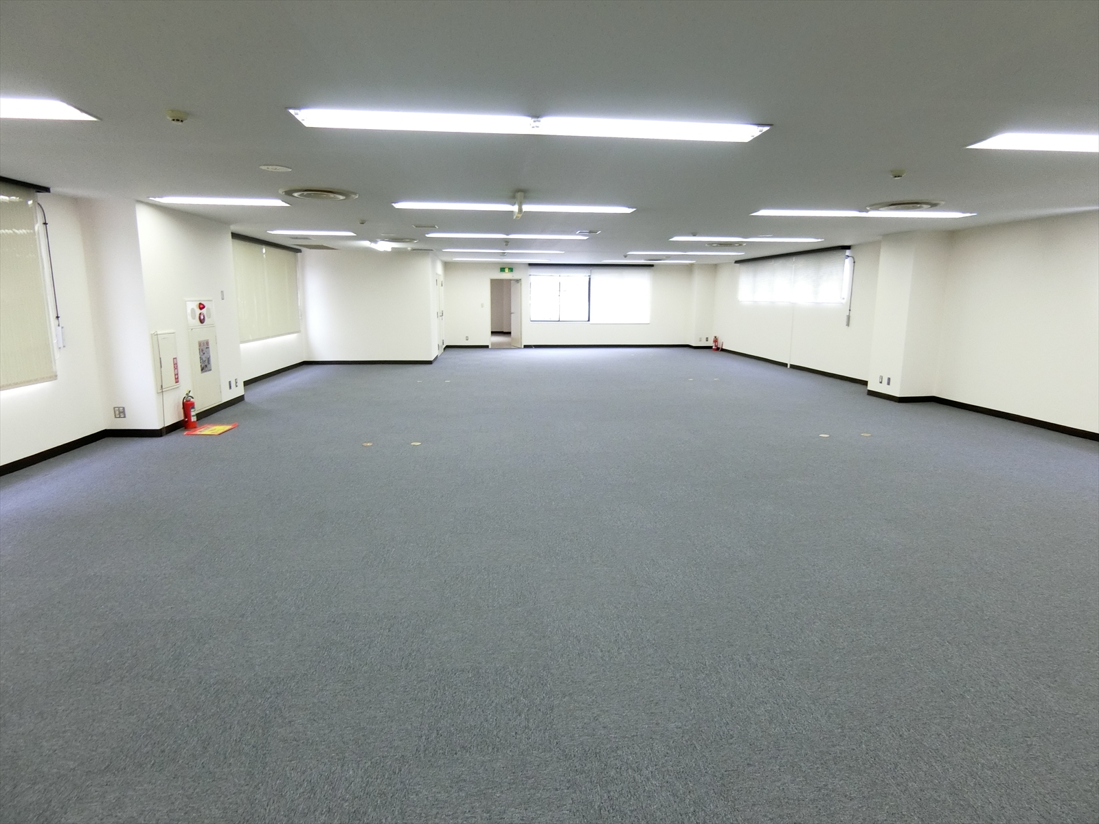 オフィス室内参考画像