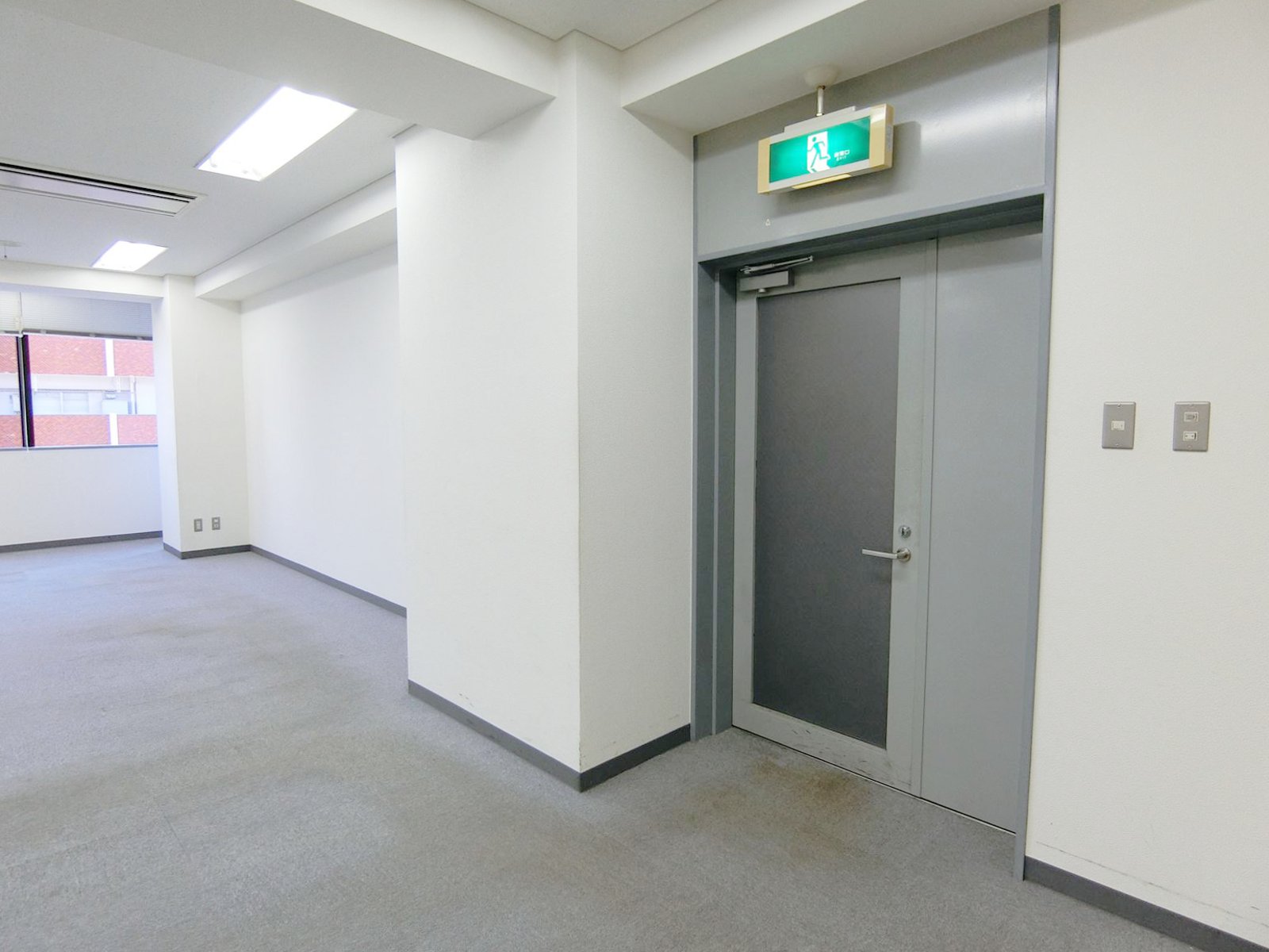 貸室出入り口