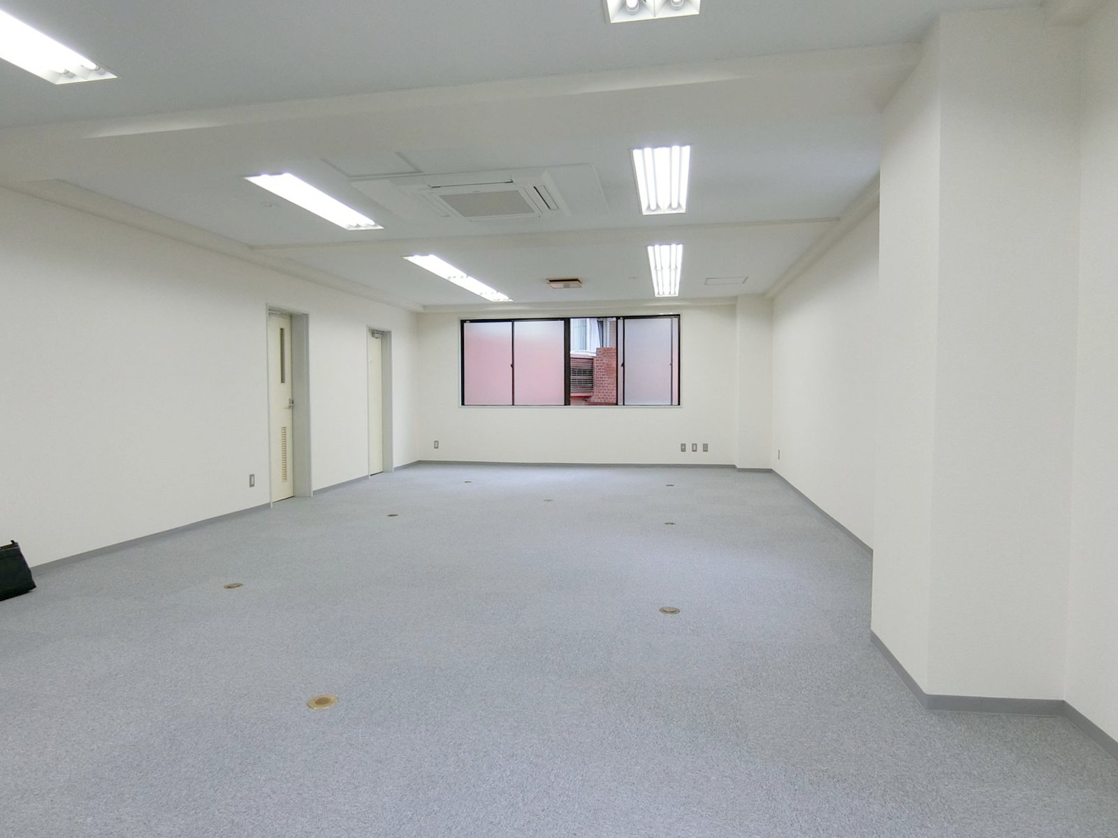 オフィス室内参考画像