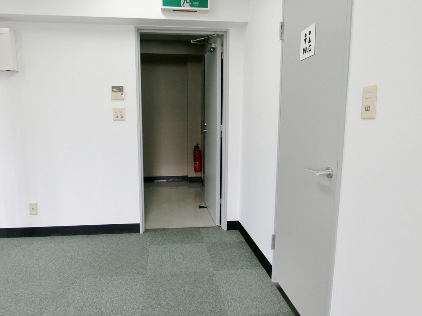 貸室出入り口