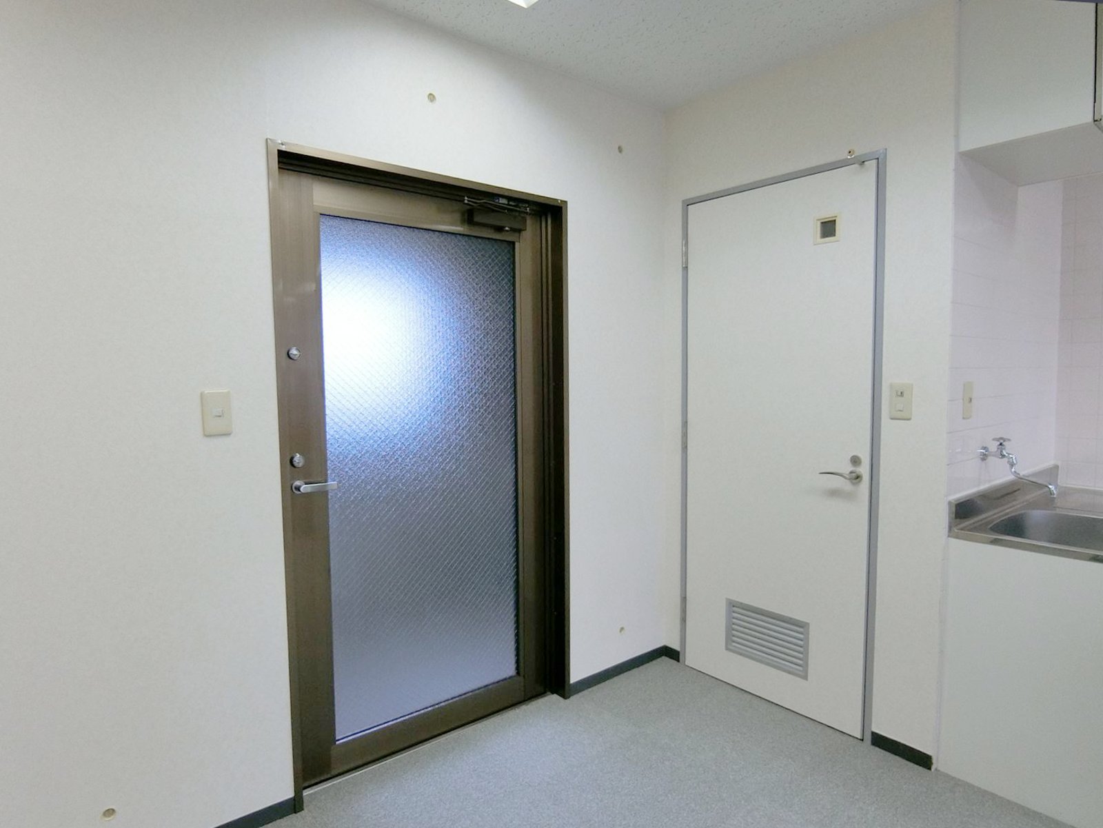 貸室出入り口付近