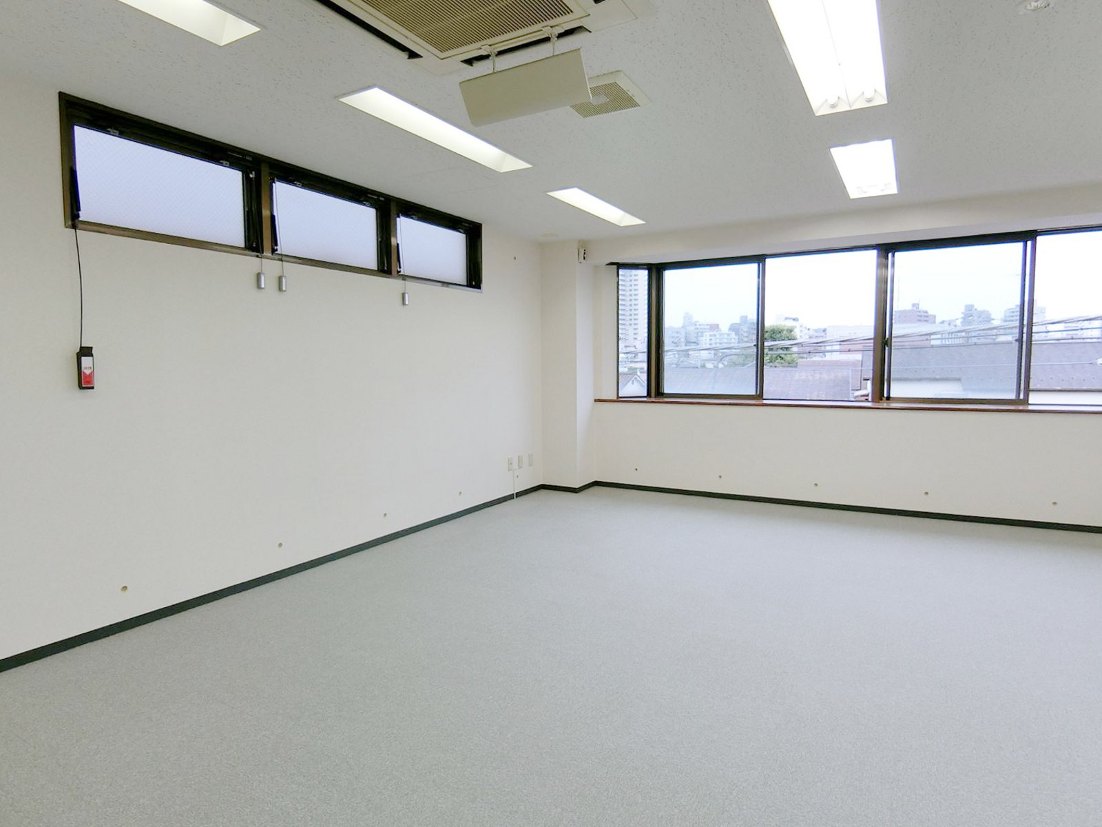 オフィス室内参考画像