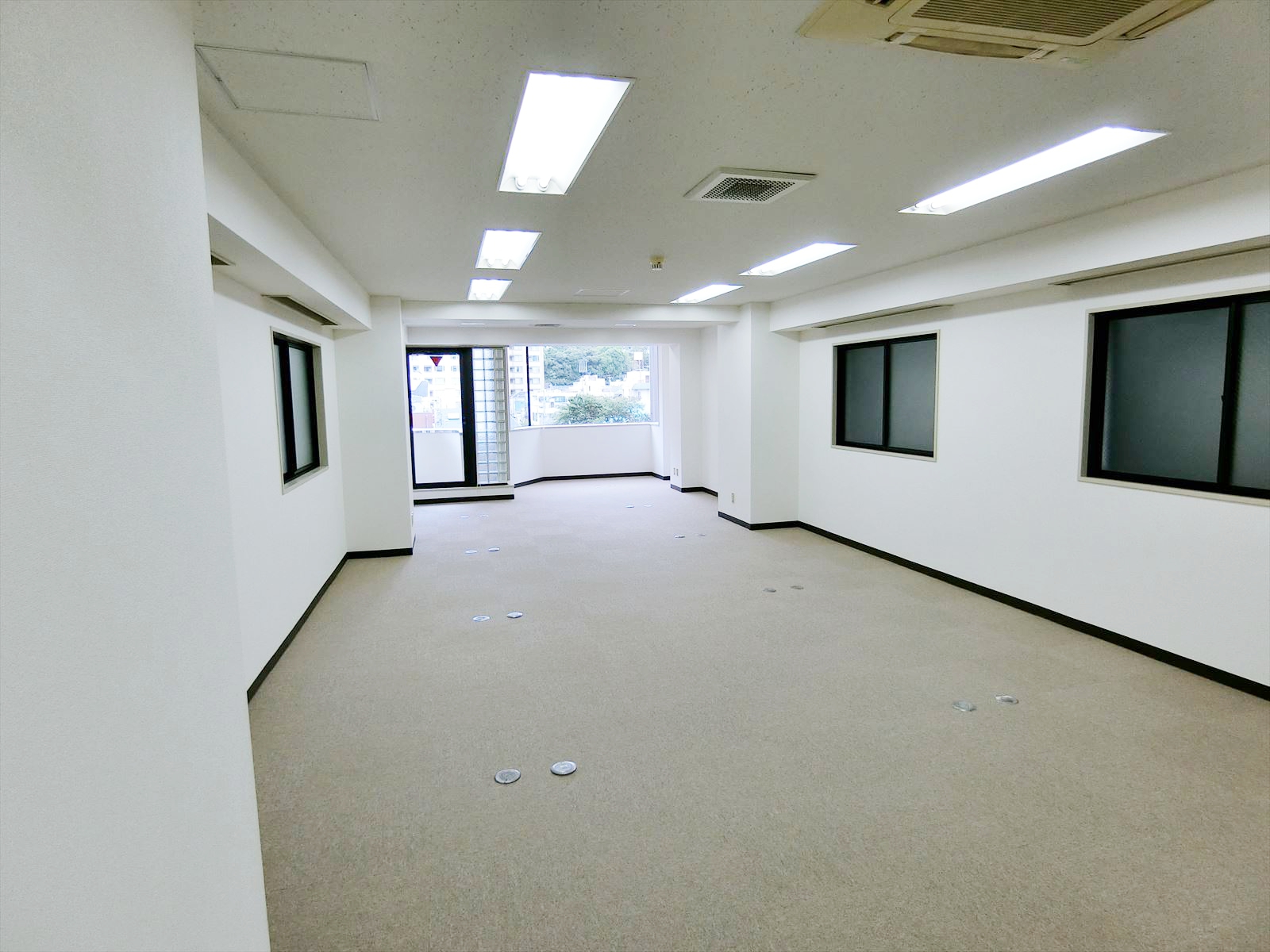 オフィス室内参考画像