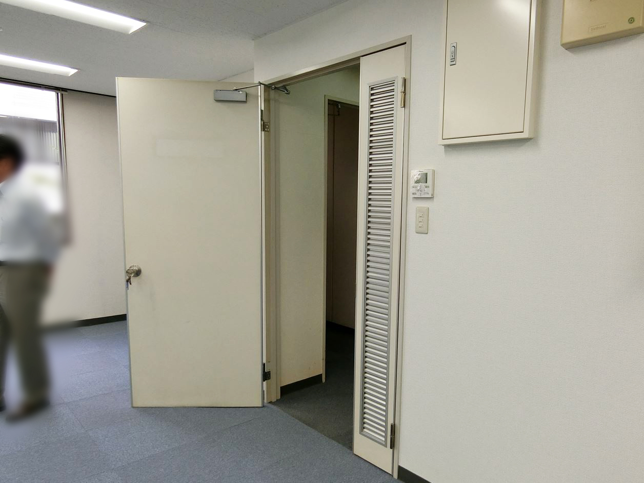貸室出入り口