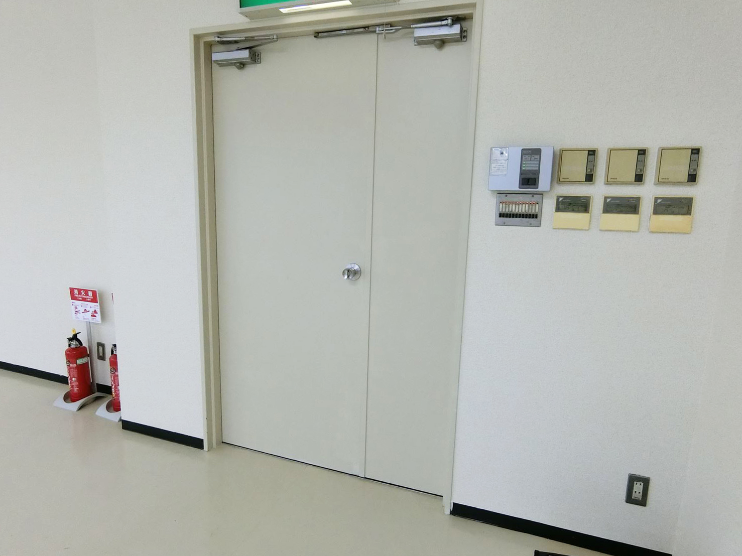 貸室出入り口