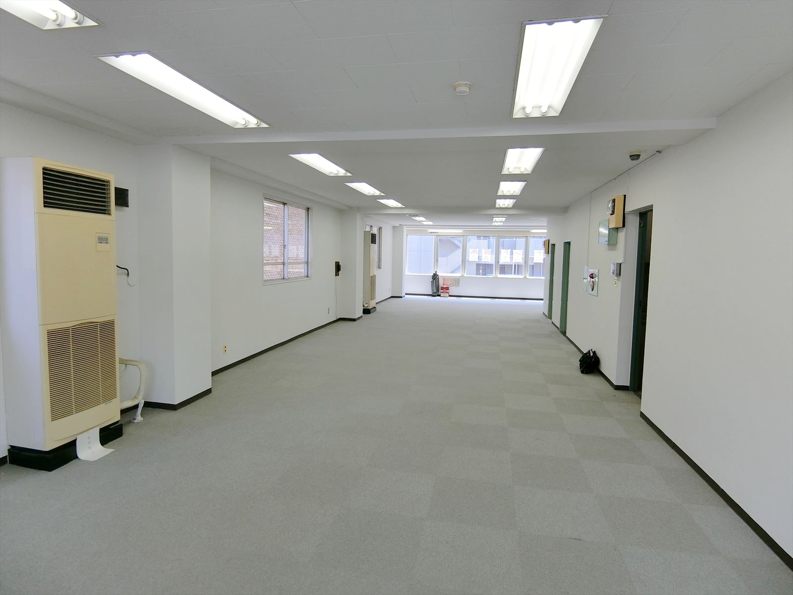 オフィス室内参考画像