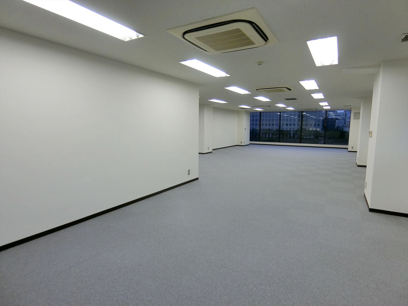 貸室奥から見た様子