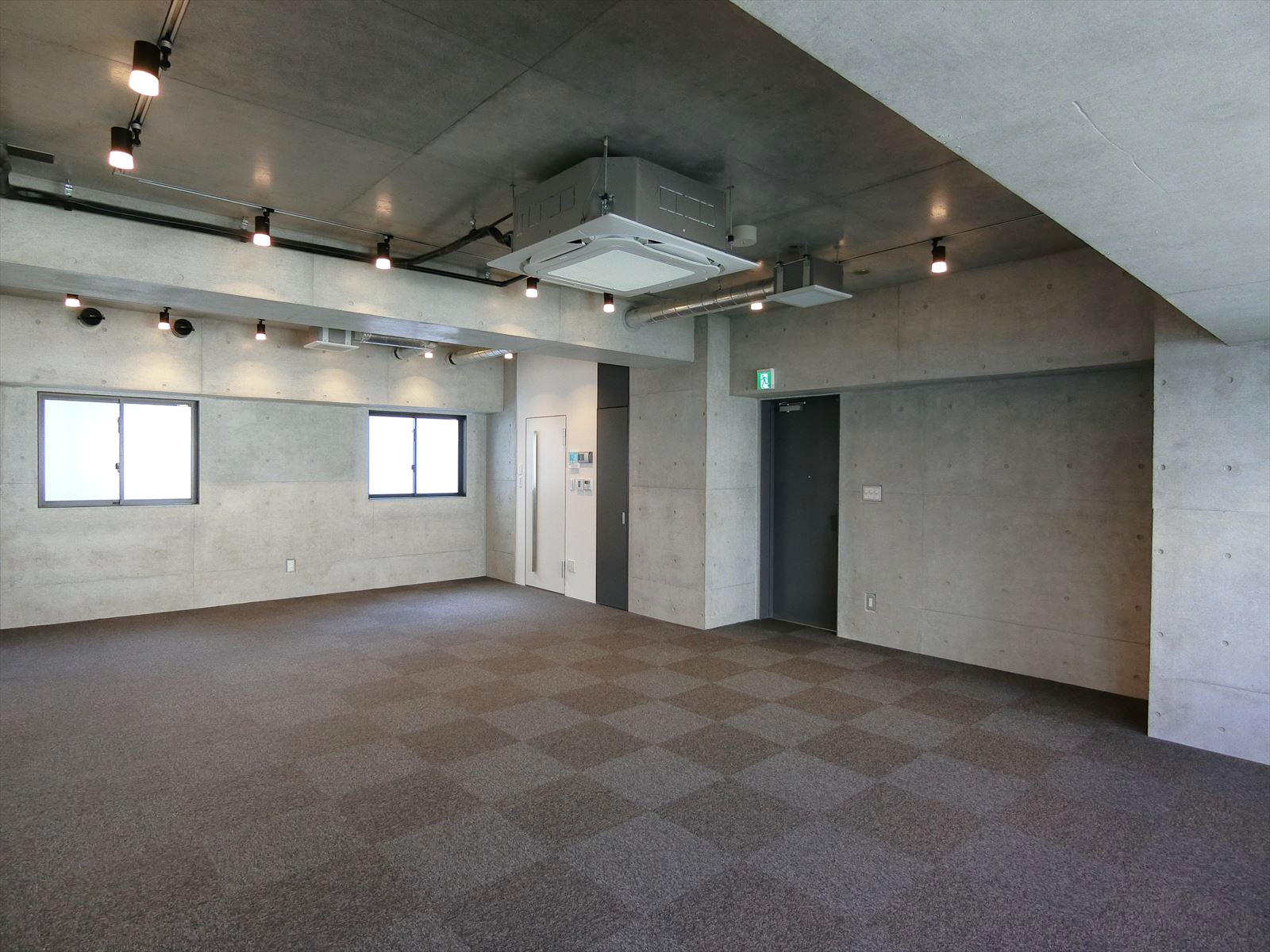 オフィス室内参考画像