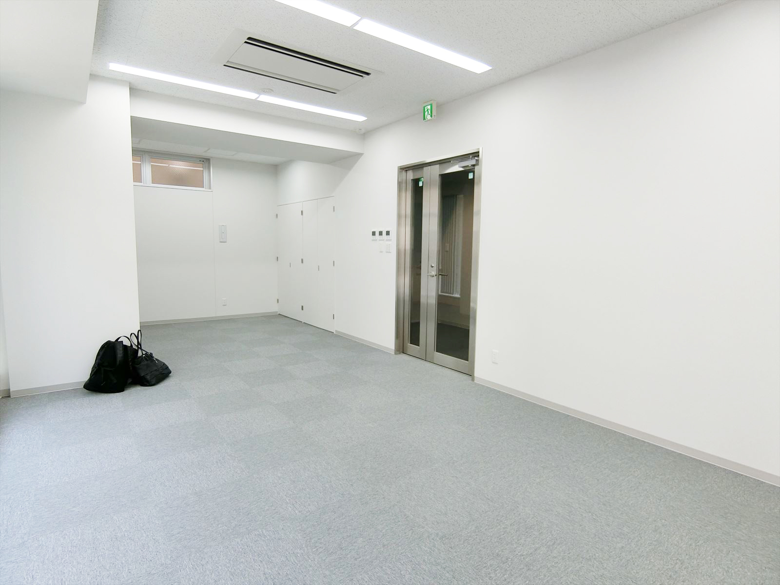 貸室出入り口付近
