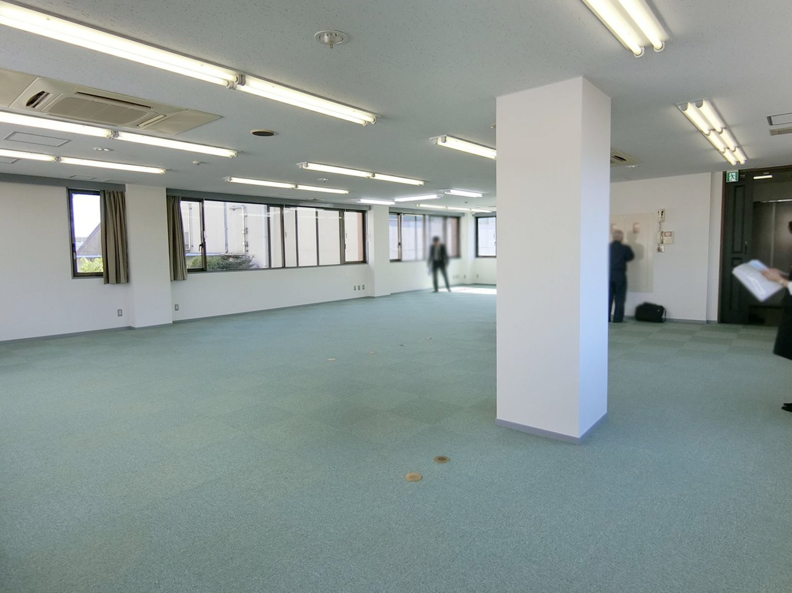 貸室内の柱