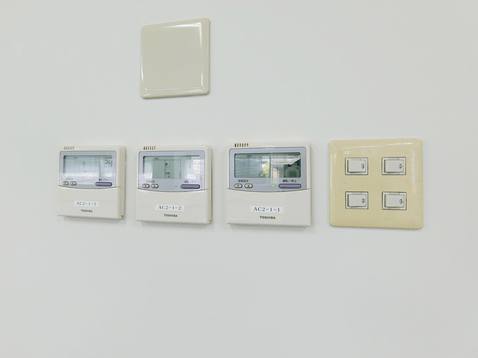 空調と照明のスイッチ