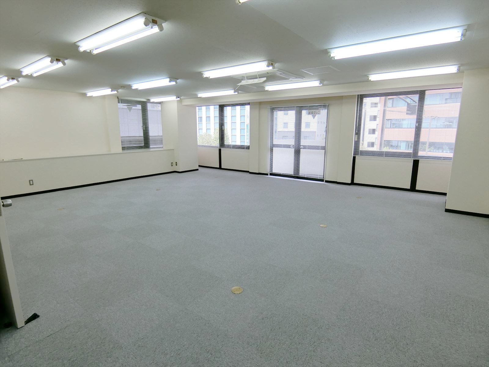 オフィス室内参考画像