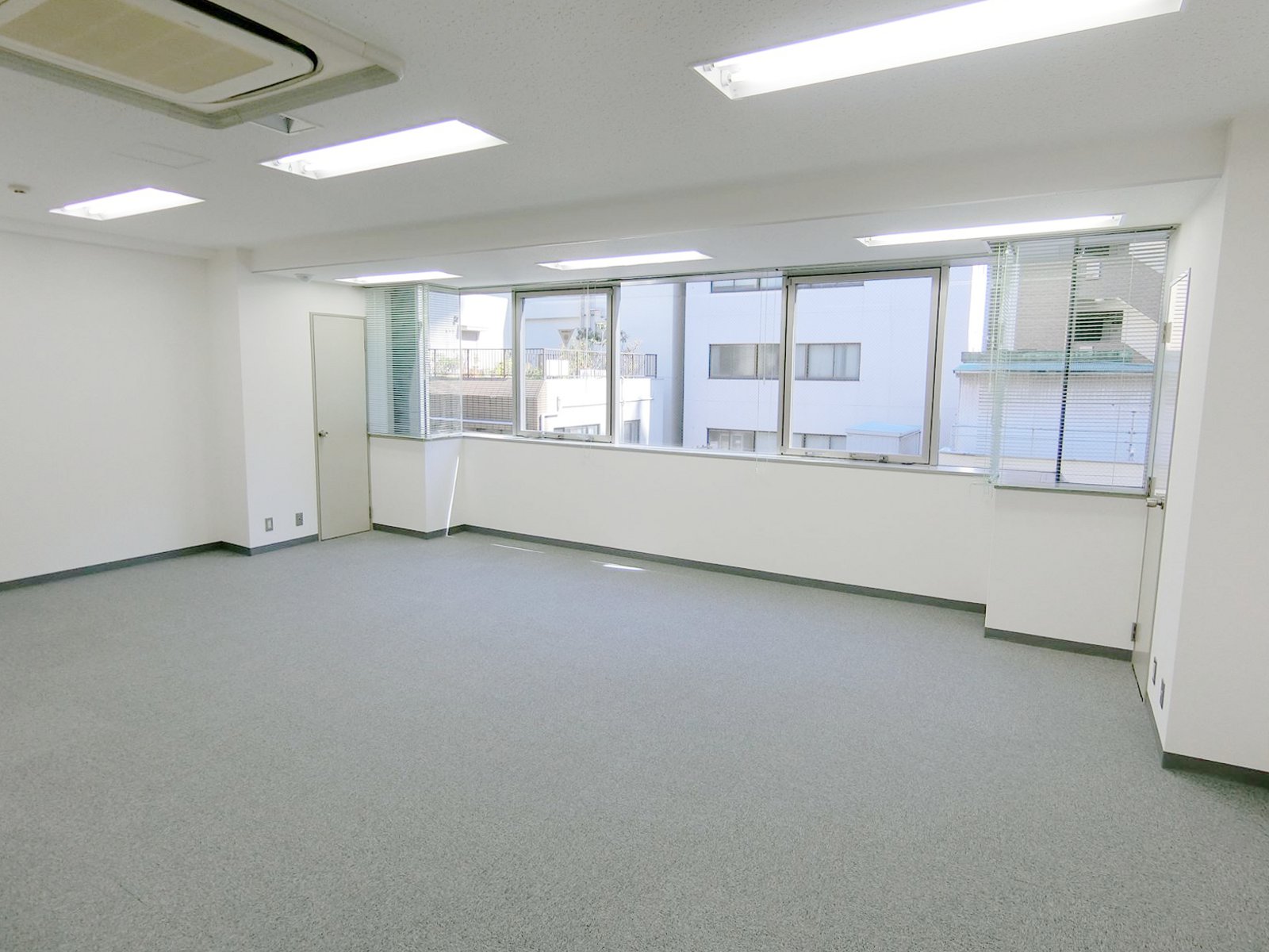 オフィス室内参考画像