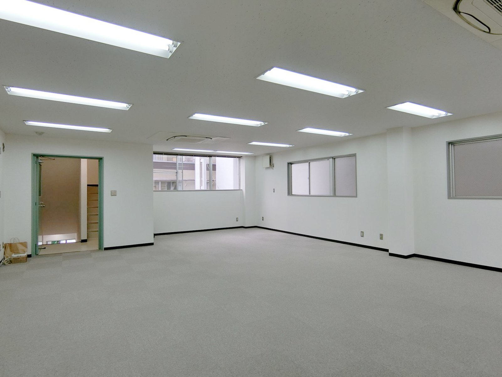 オフィス室内参考画像