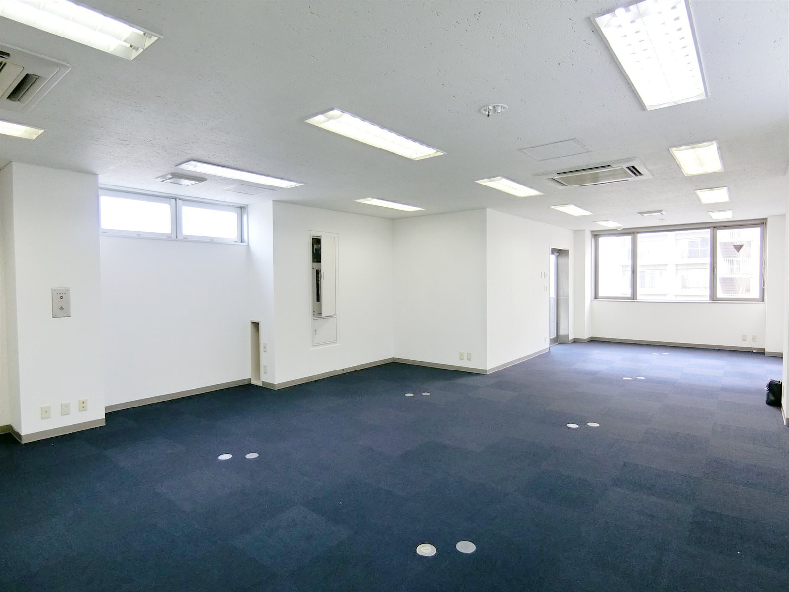 貸室角からの様子