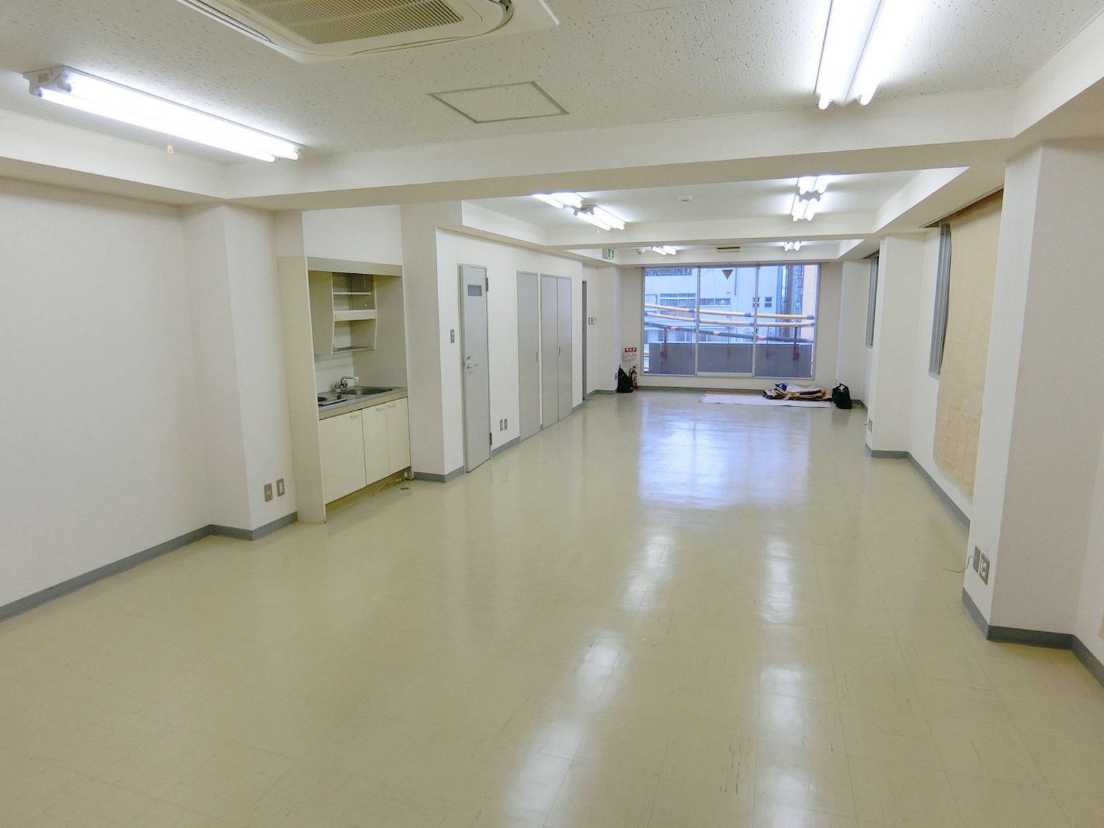 オフィス室内参考画像