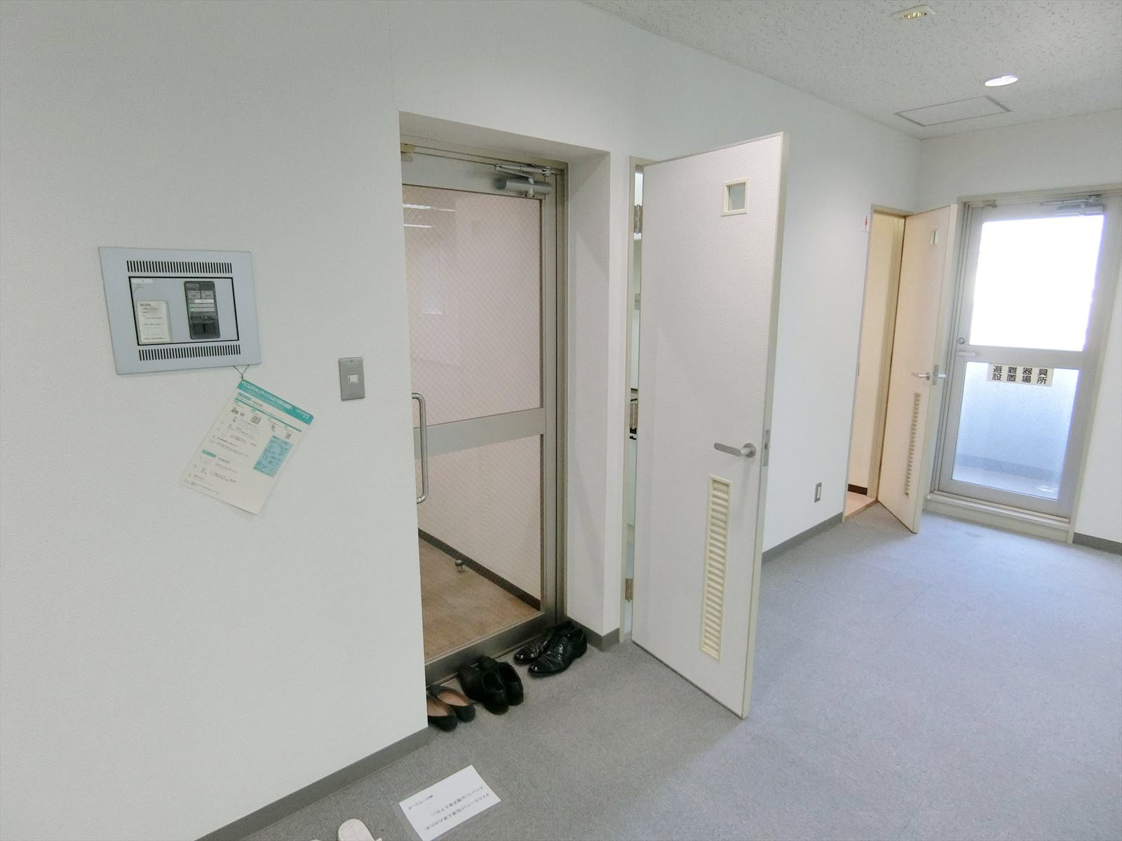貸室出入り口
