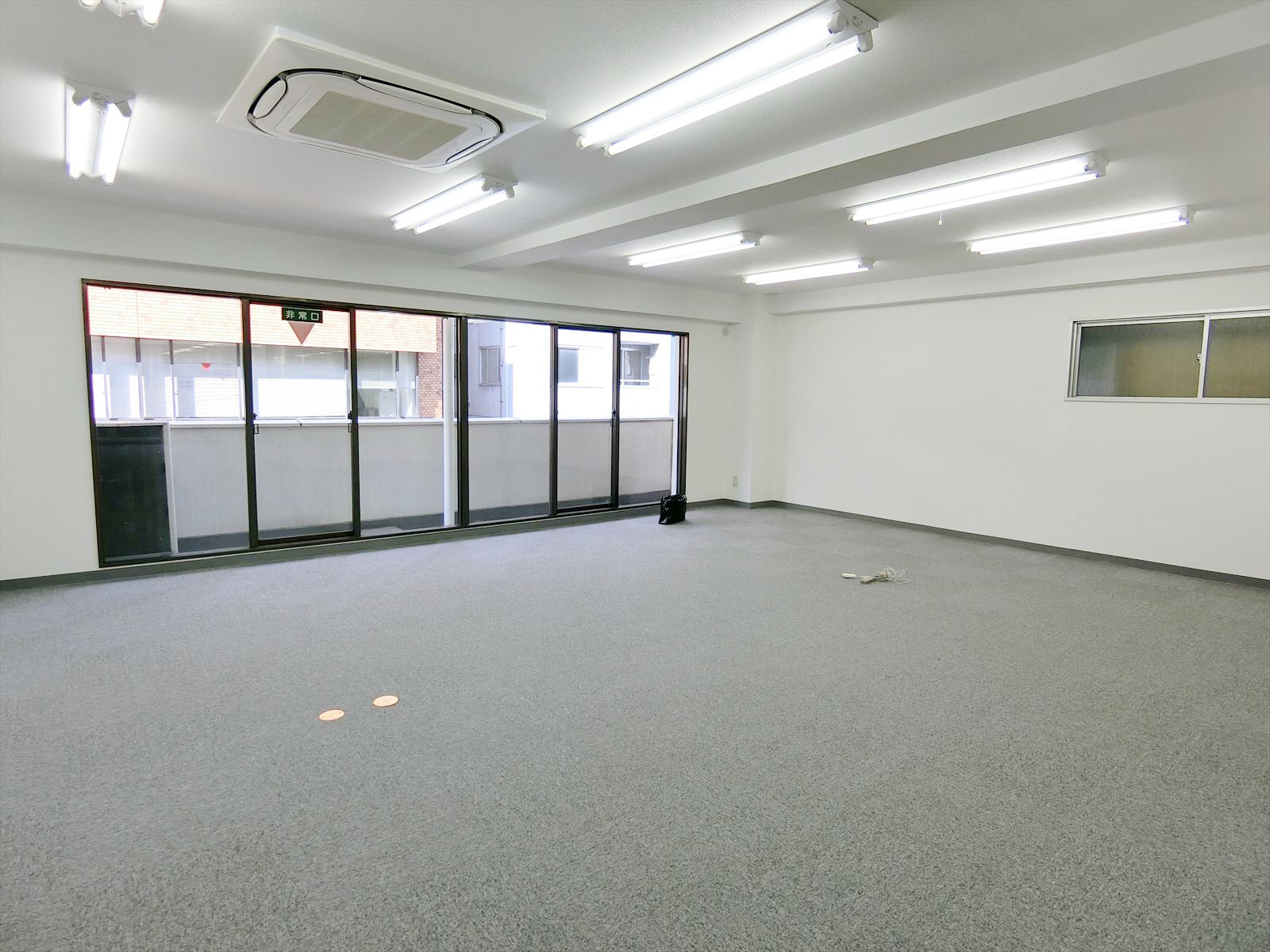 オフィス室内参考画像