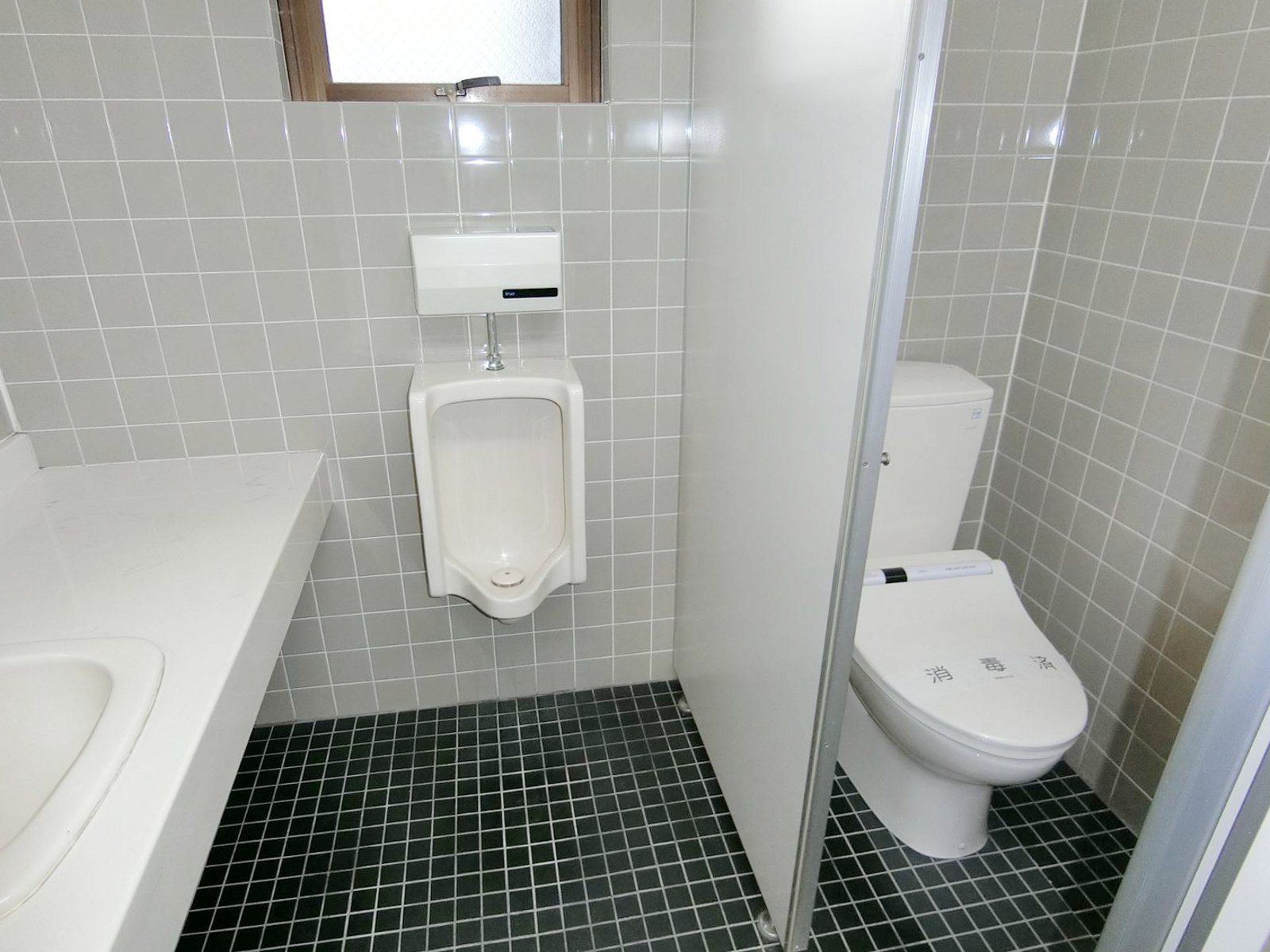 男性用トイレ・個室トイレ